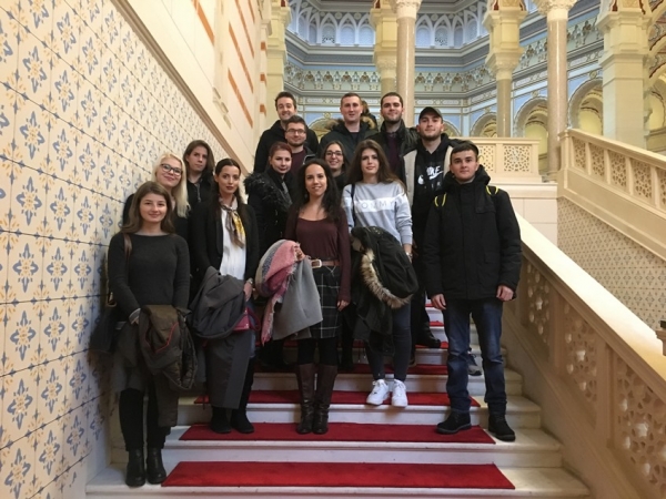 Studenti Pravnog fakulteta Univerziteta u Travniku prisustvovali predavanju sudije Theodora Merona u Vijećnici